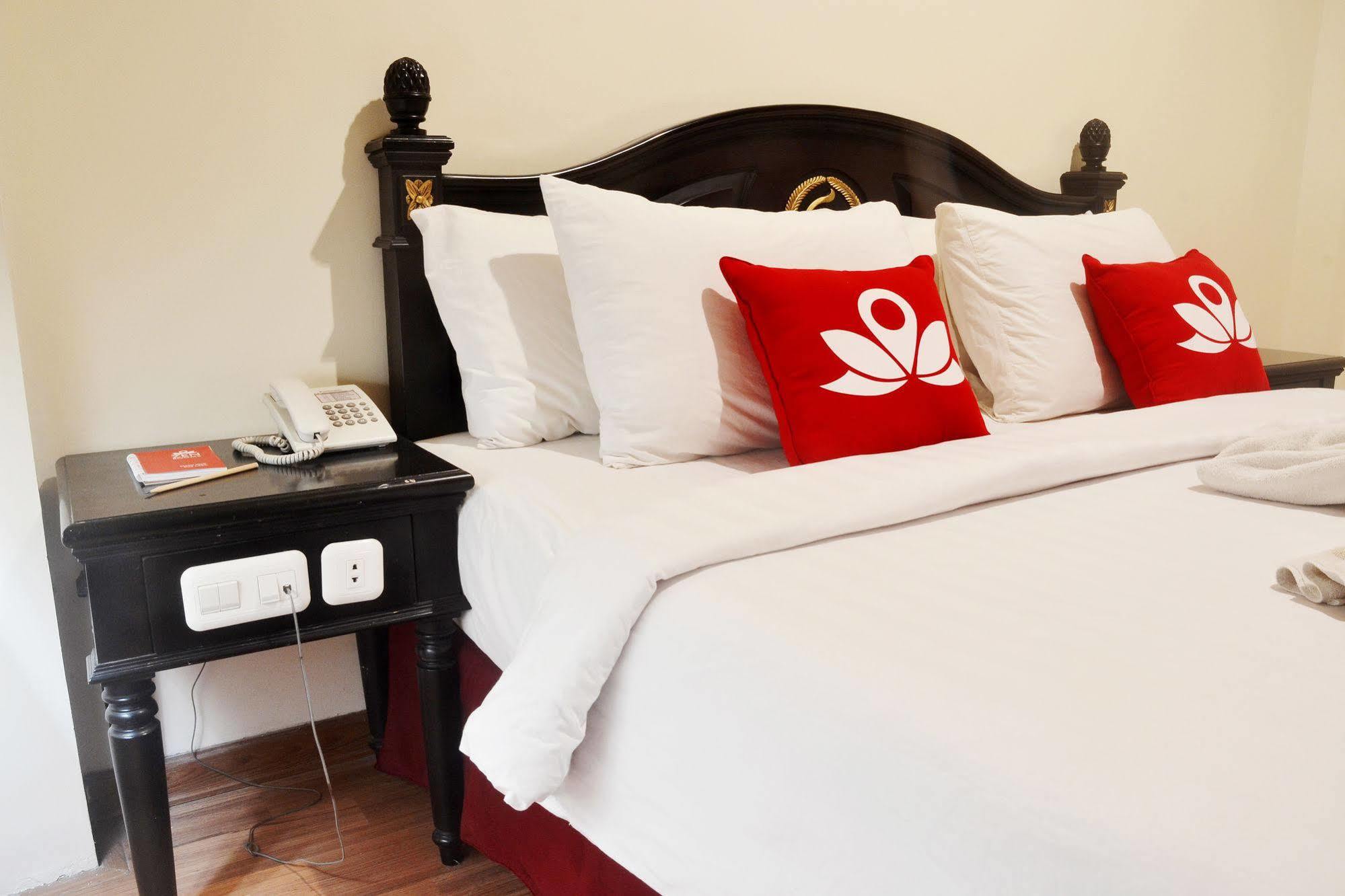 Zen Rooms Sultan Iskandar Muda Surabaya Exterior foto
