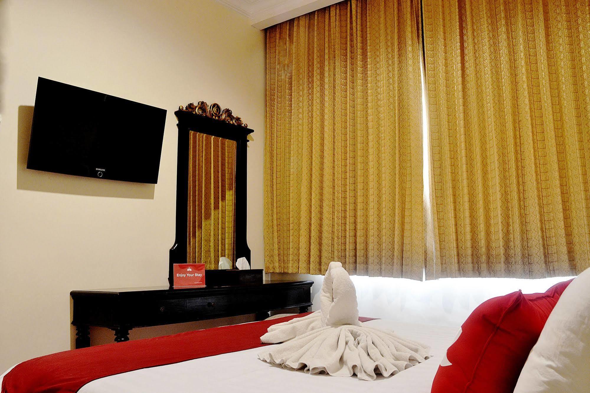 Zen Rooms Sultan Iskandar Muda Surabaya Exterior foto