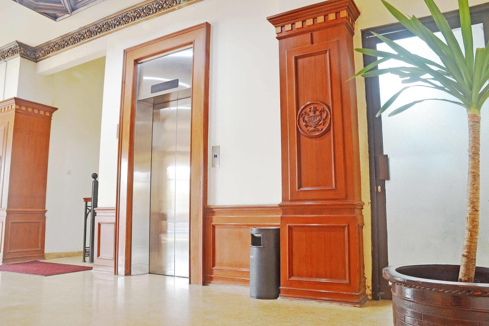 Zen Rooms Sultan Iskandar Muda Surabaya Exterior foto
