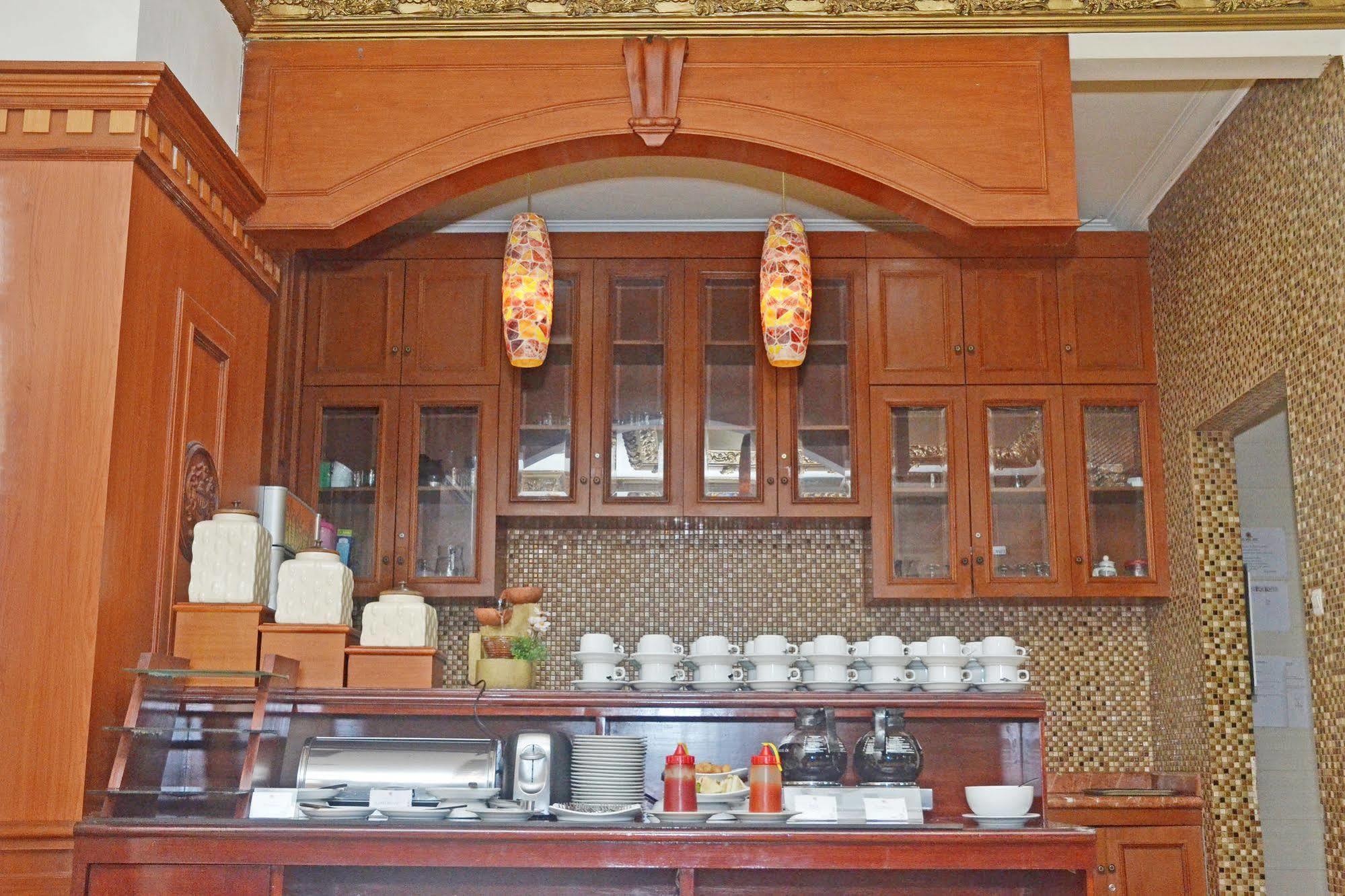 Zen Rooms Sultan Iskandar Muda Surabaya Exterior foto